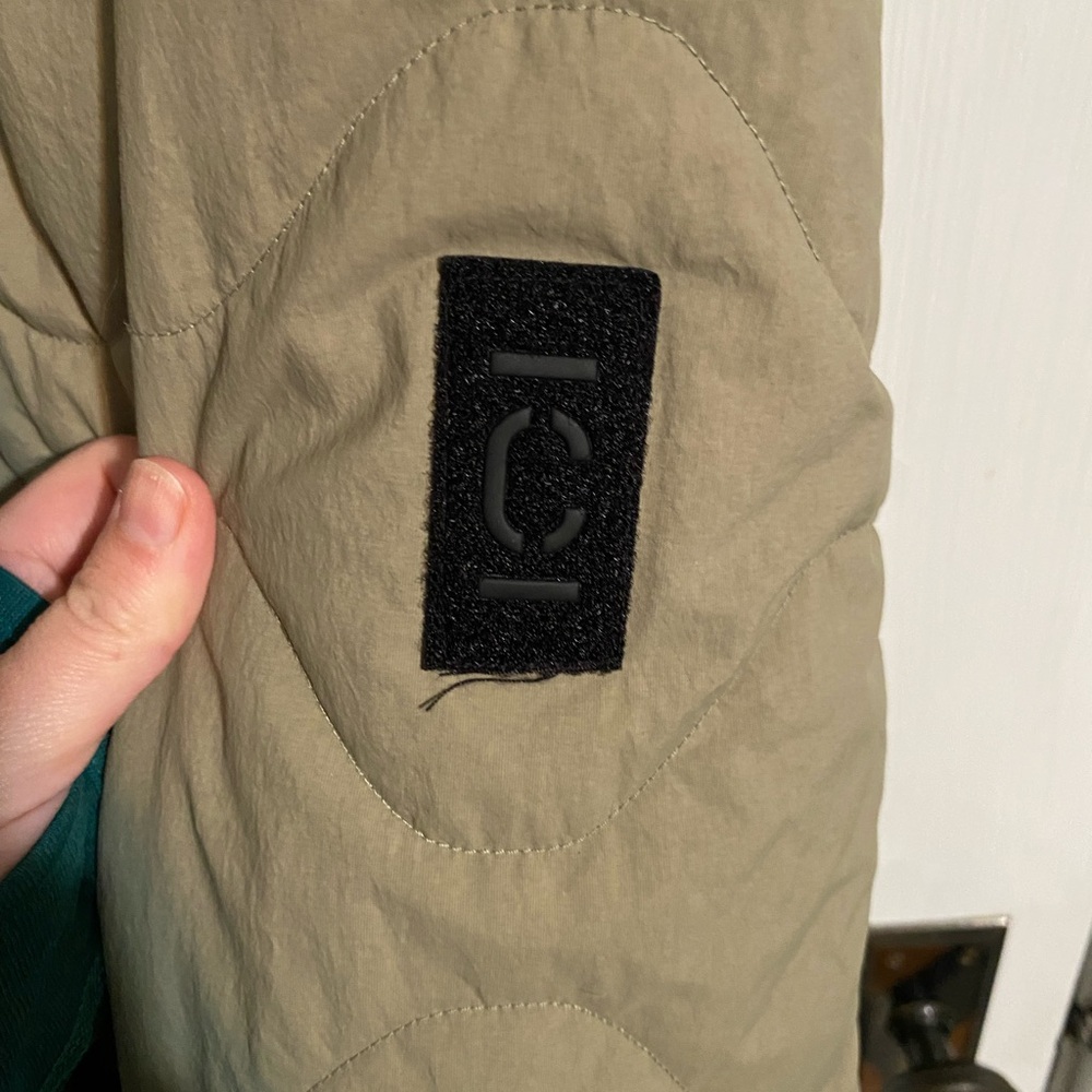 Closed quilted jacket - Picture 7 of 9